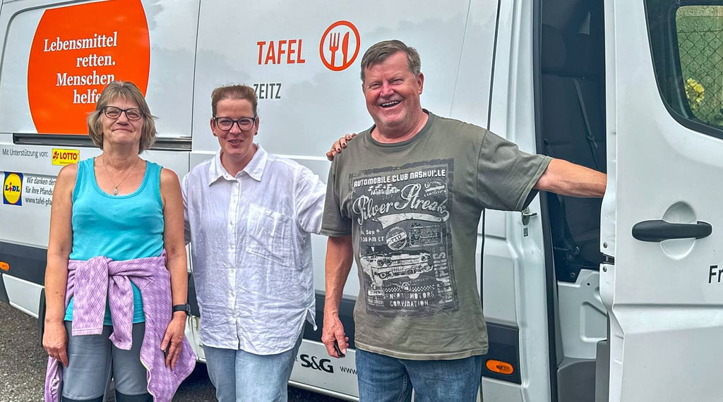 Wendy Glaß (M.) kann sich auf freiwillige und ehrenamtliche Hilfe verlassen – nicht nur von Christiane Meyenburg und Frank Niewiadomski.