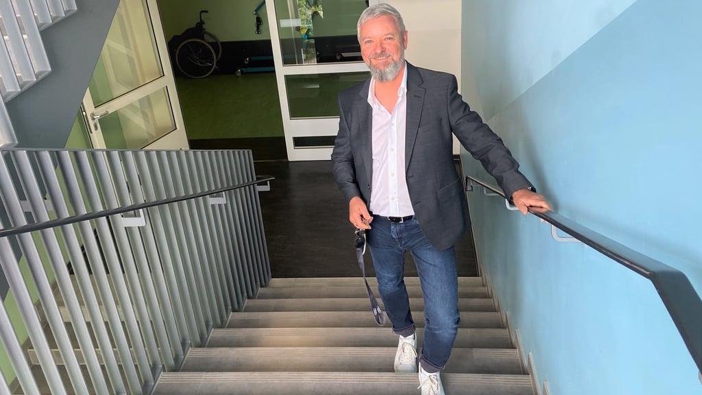 Dirk Clement, Schulleiter der Marianne-Buggenhagen-Schule in Darlingerode, schaut mit einem lachenden und einem weinenden Auge auf 20 Dienstjahre zurück.