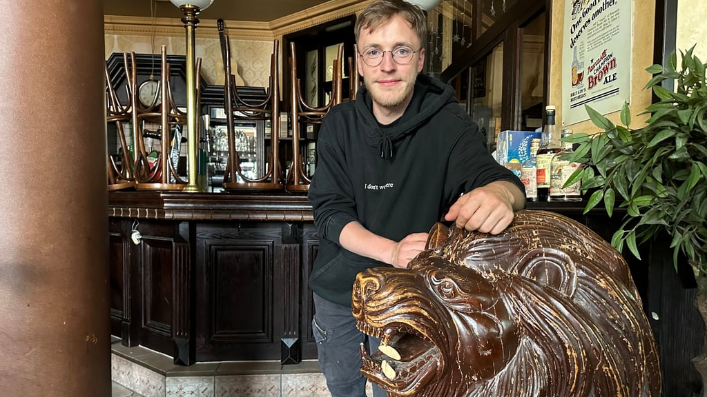 Der Löwe, der im "The Lion" steht, steht auch für den Kampfgeist von Andy Hesse. Er will den geschlossenen Irish Pub in Magdeburg alsbald wieder öffnen.