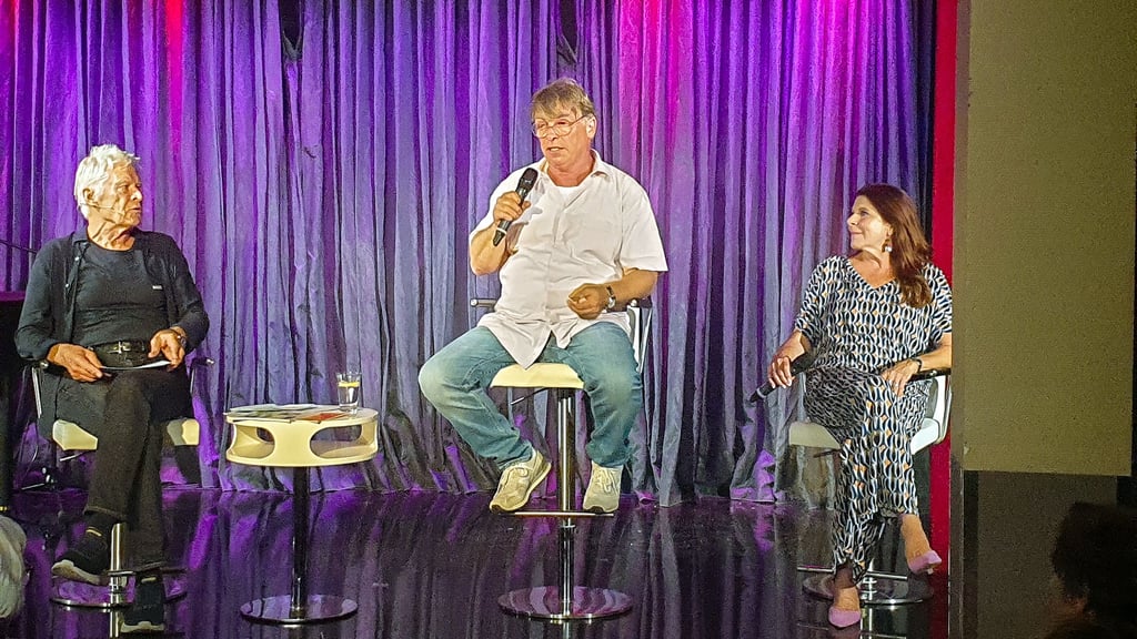 Zum 15. Wittenberg Talk im Clack-Theater begrüßten Claudia Wenzel und Rüdiger Joswig den Schauspielerkollegen André Eisermann (Mitte).