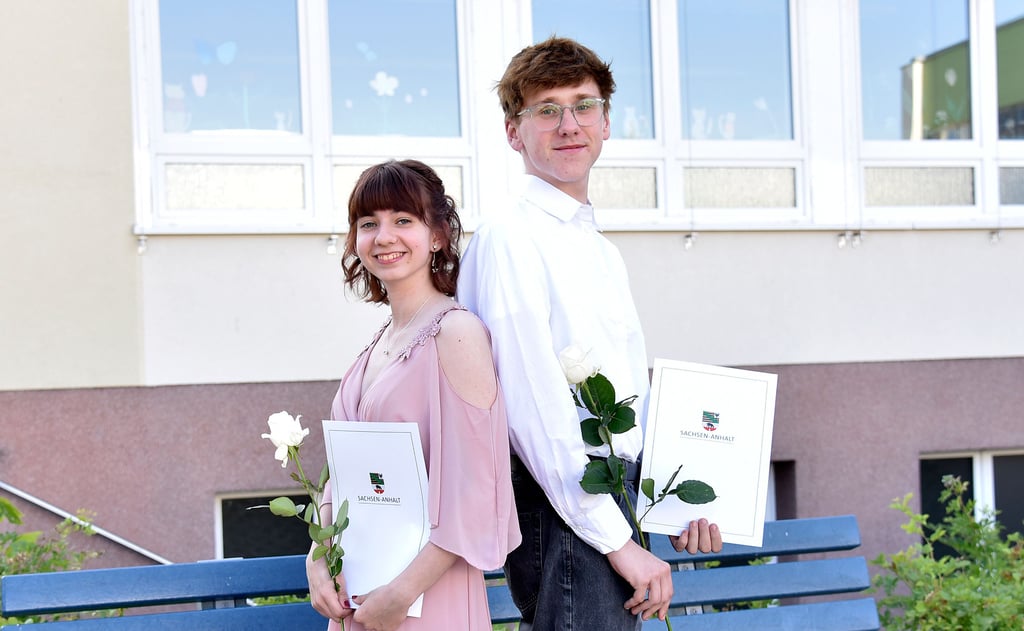 Pia Joite und Max Strauch sind zwei der Absolventen der zehnten Klassen der Klötzer Allendeschule.