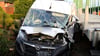 Der Transporterfahrer wurde schwer verletzt.