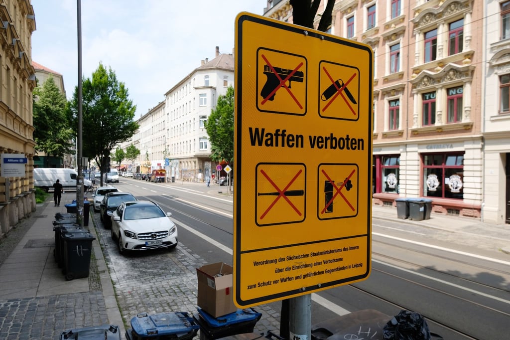 Eine neue Polizeiwache eröffnet in Sachsens einziger Waffenverbotszone. (Archivbild)