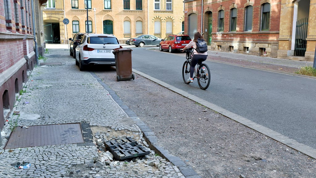 Gehwegschäden wie diesen gibt es an mehreren Stellen in Herrmannsgarten.