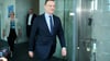 Unionsfraktionschef Jens Spahn auf dem Weg in den Haushaltsausschuss des Bundestages.