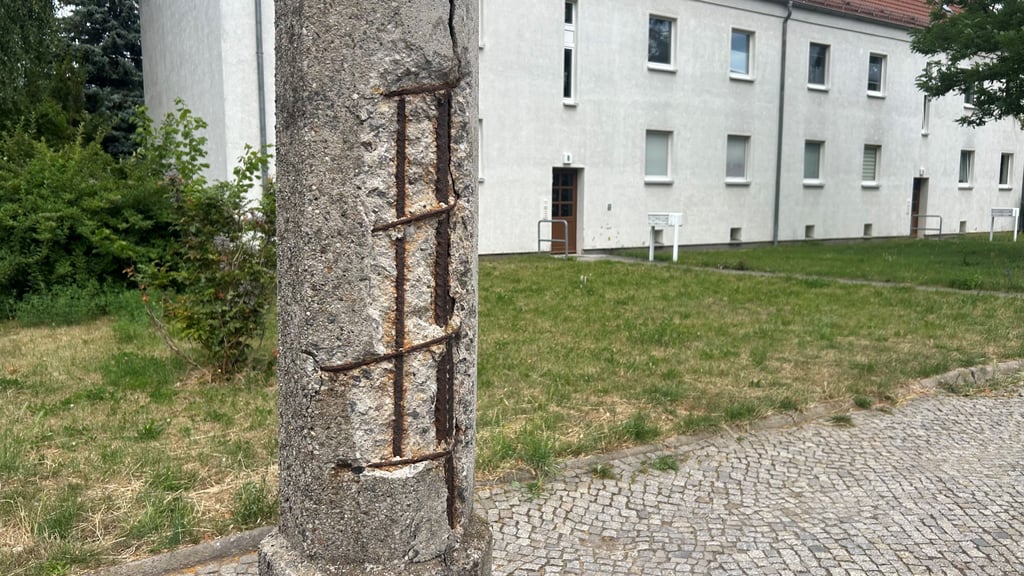 In Magdeburg gibt es gleich mehrere Straßenlaternen, die desolat aussehen. Anwohner sorgen sich um ihre Sicherheit.
