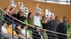 Linke Aktivisten haben eine Sitzung des Sächsischen Landtages mit einer Protestaktion gestört.
