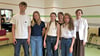 Vom Bundeswettbewerb zurück: Felix Condy, Paula Mahlke,  Anna Vazna,  Lehrerin  Virginia Weidlich,  Emilia Scheller,  Martina Vazna (Klavierbegleitung)   