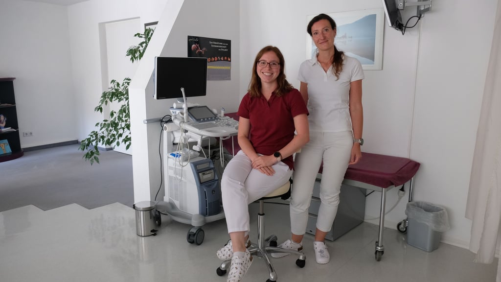 Die Frauenärztinnen Rosenheinrich und Pietzsch haben die Praxis in der Wallstraße übernommen.