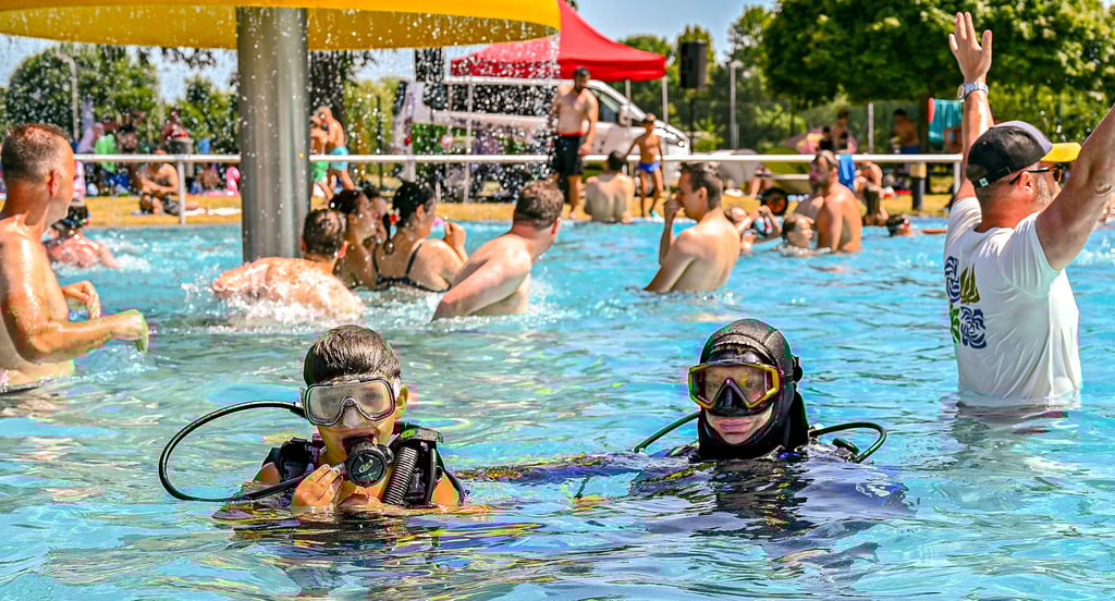 Beim großen Familien- und Vereinsfest im Wanzleber Spaßbad konnten die Besucher auch auf Tauchstation gehen. Auch in den Ferien lockt das beliebte Bad in diesem Jahr mit günstigeren Eintrittspreisen, als in den Jahren zuvor. Zudem gibt es eine Saisonkarte.
