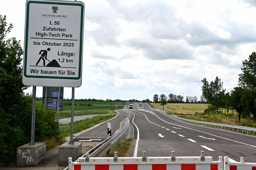 Die Zubringerstraße für Intel und den Hightech Park ist ausgebaut - vier Monate früher als geplant.