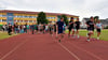 Auf die Plätze, fertig, los! Die Fünft- und Sechstklässler starten ihren Sponsorenlauf mit Vollgas. 