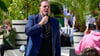 Hein Simons, besser bekannt als Heintje, ist immer noch ein echter Entertainer, wie er bei der Sommergarten-Show auf der Freilichtbühne im Beelitzer Stadtpark beweist.
