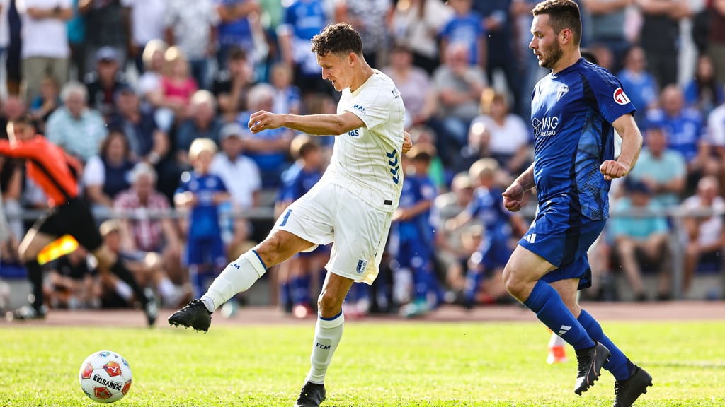 Mit 11:0 gewann der 1. FC Magdeburg (hier mit Martijn Kaars) das Testspiel gegen den Burger BC.