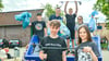 Moritz, Ian, Max, Lenny, Antonia und Maria (von links) aus der 7. Klasse der Leibnizschule haben bei der jährlichen Müllsammelaktion zusammen mit der ganzen Schule einen sieben Kubikmeter großen Container gefüllt. 