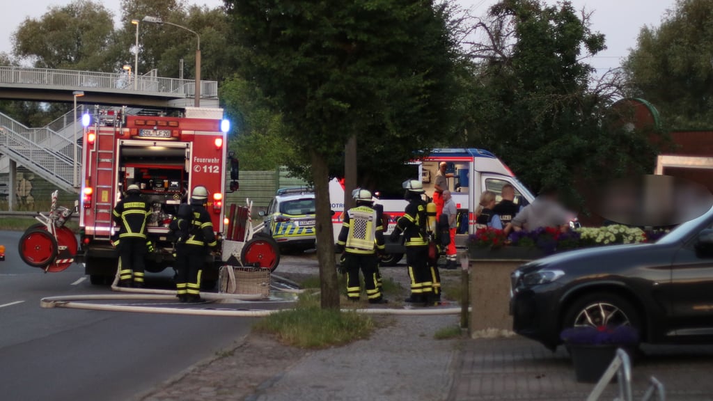 Einsatzkräfte der Freiwilligen Feuerwehr Stendal sind am Mittwoch, 25. Juni, zu einem Brand an die Tangermünder Straße ausgerückt.
