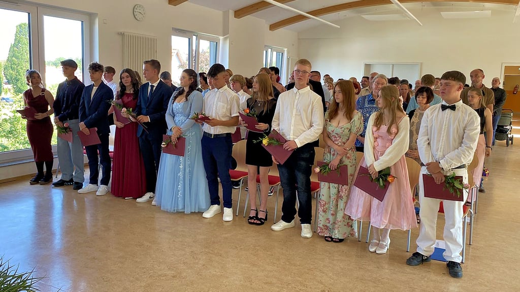 Die Sekundarschüler aus Brettin freuen sich über die erfolgreich abgeschlossenen Prüfungen.