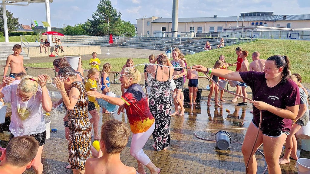 Wasserspiele gehören zum festen Programm des Zeltlagers Elster. Dabei steht der Spaß an erster Stelle.
