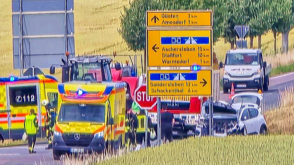 An der Kreuzung Giersleben/Warmsdorf/Amesdorf/Schackenthal ist es Dienstagnachmittag erneut zu einem schweren Verkehrsunfall gekommen.
