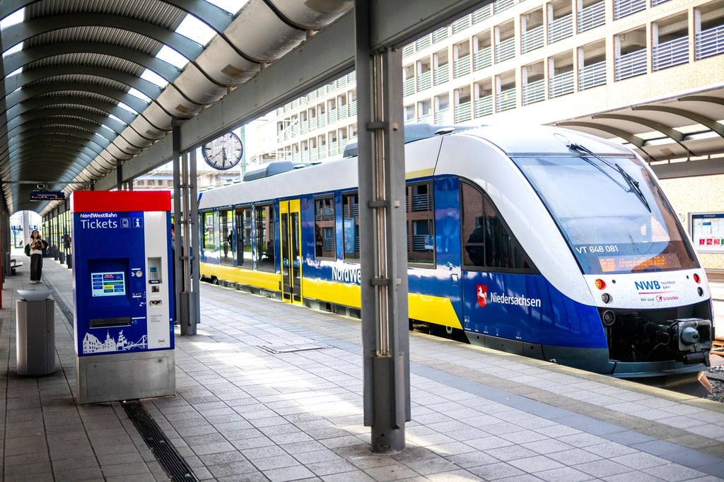 Die NordWestBahn verbindet Bremen auch in Zukunft mit Osnabrück und Wilhelmshaven. (Archivbild)