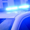 Bei einem Autofahrer fanden Polizisten Waffen in einem Rucksack.