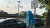 Nahe dem Wernigeröder Westerntorbahnhof wurde vor Monaten ein Parkautomat gesprengt - noch immer ist er nur provisorisch mit einer Mülltüte abgdeckt.