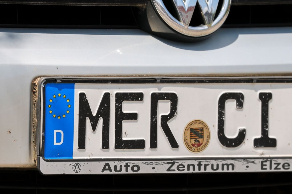 In Sachsen-Anhalt greifen viele Autofahrer wieder zum historischen Heimatkennzeichen.