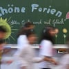 In Sachsen-Anhalt gibt es am Freitag für mehr als 200.000 Schüler Zeugnisse.