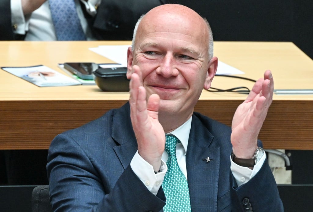 Berlins Regierender Bürgermeister Kai Wegner (CDU) freut sich über die Zustimmung des Parlaments zur Verwaltungsreform.