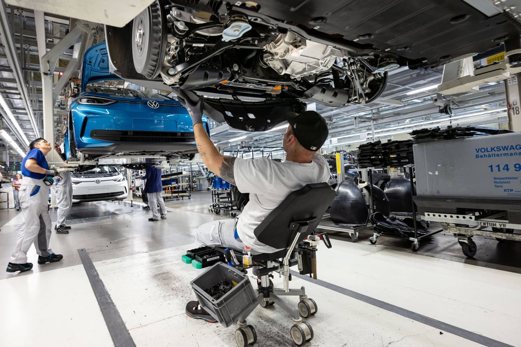 Im VW-Werk in Zwickau wurden im Dreischicht-Betrieb Fahrzeuge von Volkswagen, Audi und Seat gebaut. Doch wichtige Modelle mussten abgegeben werden.