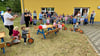 Die Kinder der Kita „Am Eulenwäldchen“ bedanken sich mit einer musikalischen Einlage bei der Jagdgenossenschaft Zerben für die Spende.