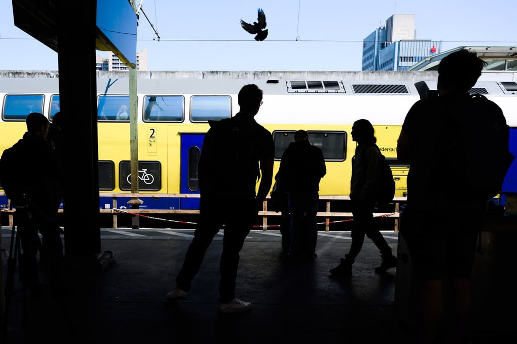 Die Landesregierung will mit dem Azubi-Ticket mehr junge Menschen in den Nahverkehr bringen. (Archivbild)