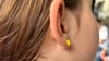 Die passenden Ohrstecker zum Outfit: Schmuck ist eine Möglichkeit, die eigene Persönlichkeit auszudrücken.