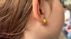 Die passenden Ohrstecker zum Outfit: Schmuck ist eine Möglichkeit, die eigene Persönlichkeit auszudrücken.