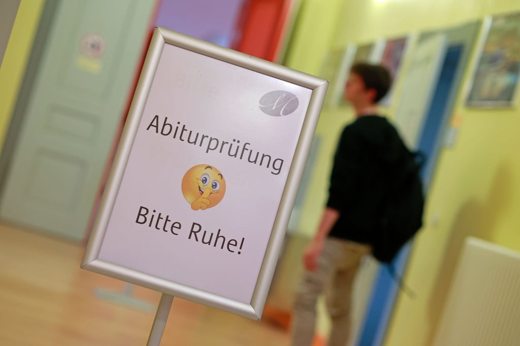 In Sachsen haben dieses Jahr 353 Schülerinnen und Schüler einen Abi-Schnitt von 1,0 erreicht (Symbolbild)