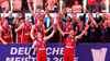 Die Bayern-Basketballer jubeln über den Meistertitel.