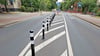 Die Poller stehen vor dem Zebrastreifen in Dessau und sollen Schüler auf dem Schulweg vor Autofahrern schützen, die sich nicht an die Verkehrsregeln halten.&nbsp;