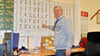 Der stellvertretende Leiter Ulrich Gruber hat sich in Havelberg an der Sekundarschule „Am Weinberg“ auch um die Unterrichtsplanung gekümmert. Die große Stundentafel war sein Werkzeug dafür.