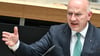 Berlins Regierender Bürgermeister Kai Wegner (CDU) will weiter Autos in der Stadt.