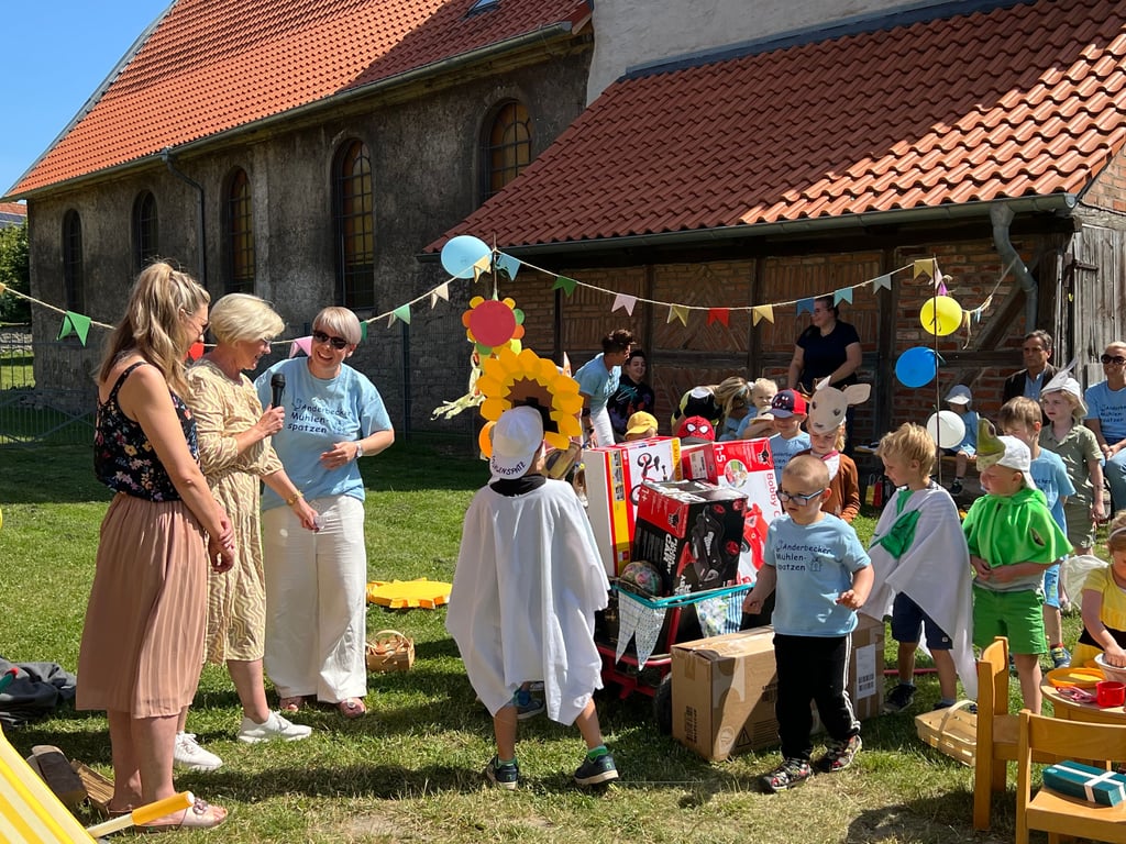 Die Anderbecker Mühlenspatzen hatten zum Sommerblumenfest eingeladen.