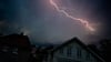 Herzrasen, Zittern, Schwitzen oder Atemnot: Ist die Angst vor Gewitter besonders groß, spricht man von einer Astra- oder Brontophobie.