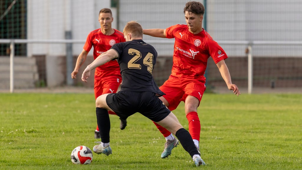 Für Justin Faatz (r.) und den SV 09 Staßfurt geht es bereits in der ersten Juli-Woche wieder los mit der Vorbereitung auf die kommende Saison.