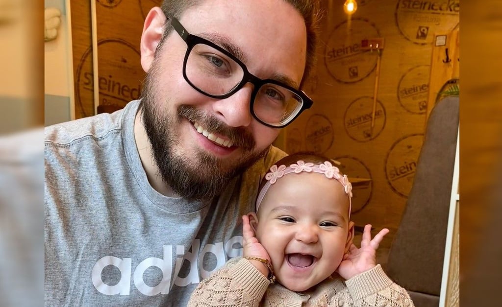 Dominik Bleis mit seiner kleinen Tochter Lilly. Das Mädchen kam am 6. Dezember in Magdeburg zur Welt.