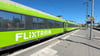 Ein Zug des Unternehmens Flixtrain musste am Donnerstagnachmittag wegen einer Fahrzeugstörung einen Nothalt auf der Strecke zwischen Leipzig - Erfurt nahe Saubach einlegen. 