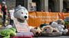 Direkt vor dem Landesparlament demonstrierten Tierschützer.