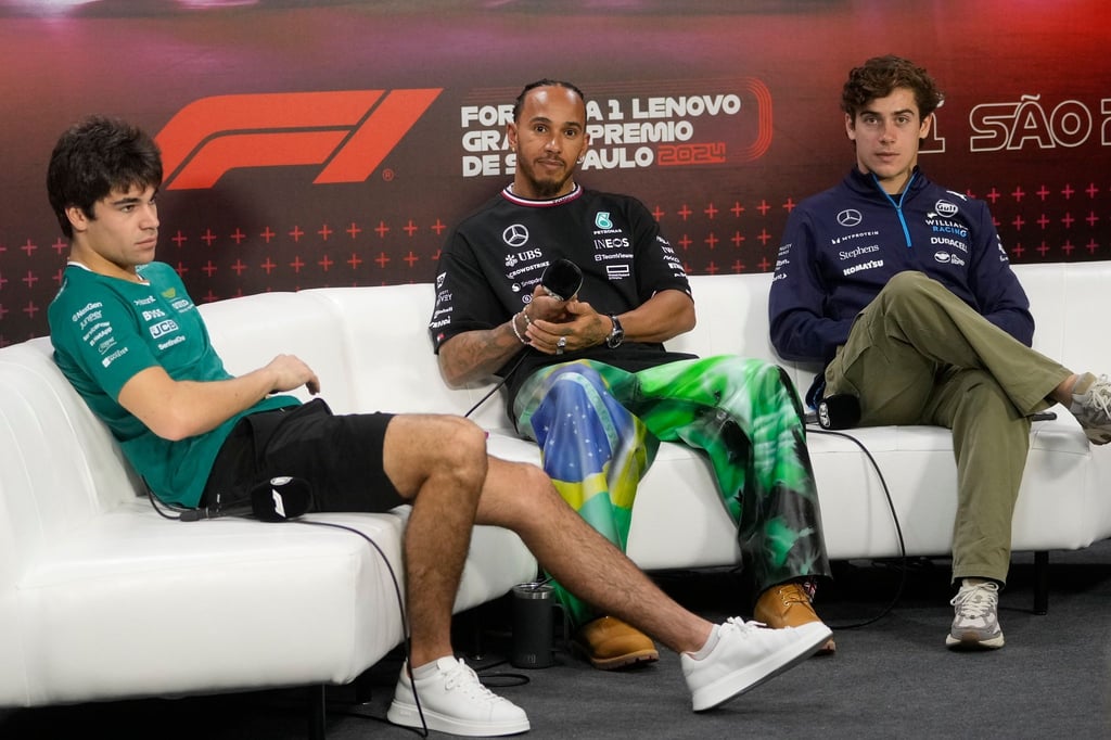 Lewis Hamilton (m) nahm Franco Colapinto (r) in seinem Flieger mit.