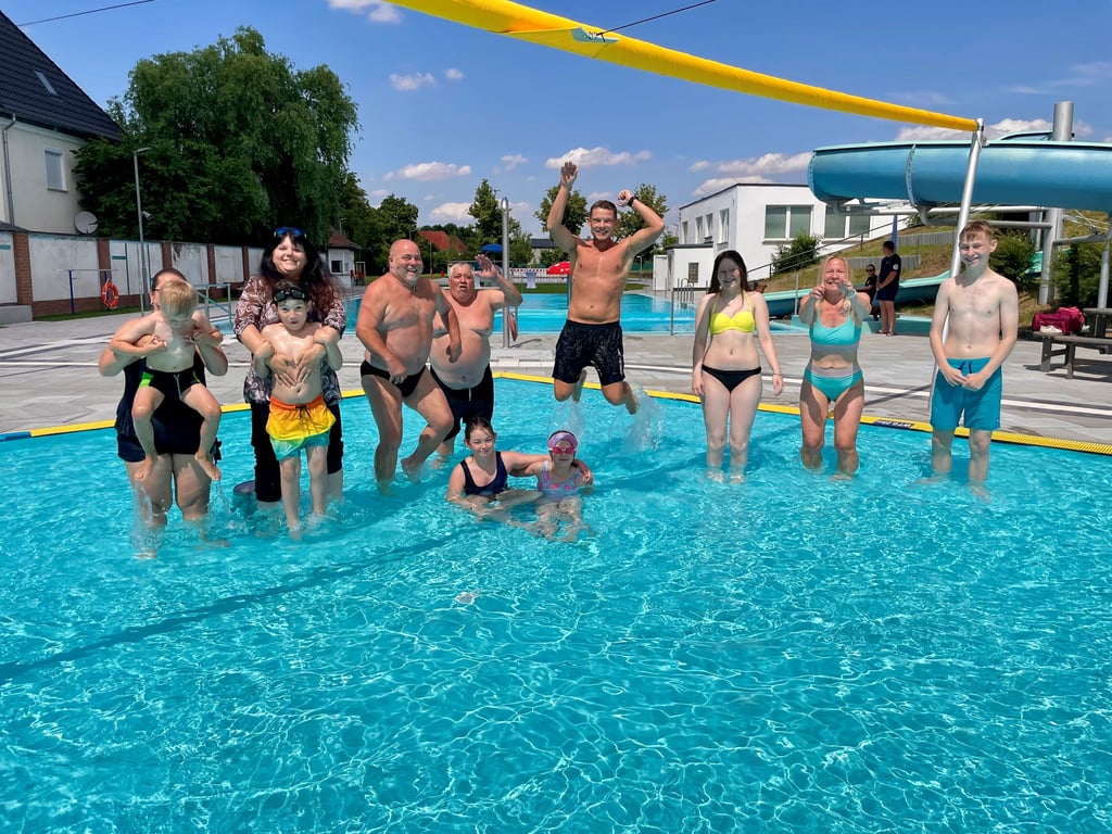 Anschwimmen durften die Volksstimme-Leser schon am Donnerstag im Freibad in Schönebeck.