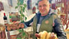 Michael Reiß vermarktet die Produkte seiner Wildfleischerei über Hofladen, Online-Handel und Imbisswagen. 