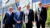 Botschafter Omurbek Tekebaev (2.v.r.) besuchte die Silicon Products Group. 
