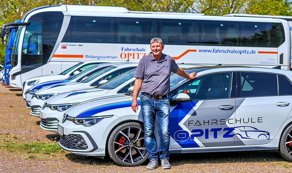 Jonny Opitz betreibt die gleichnamige Fahrschule in Merseburg.